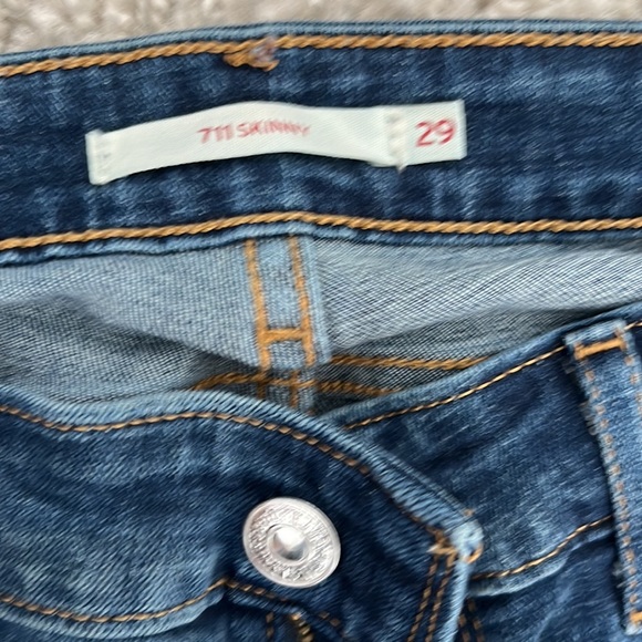 Levi's 711 Skinny - Picture 2 of 3